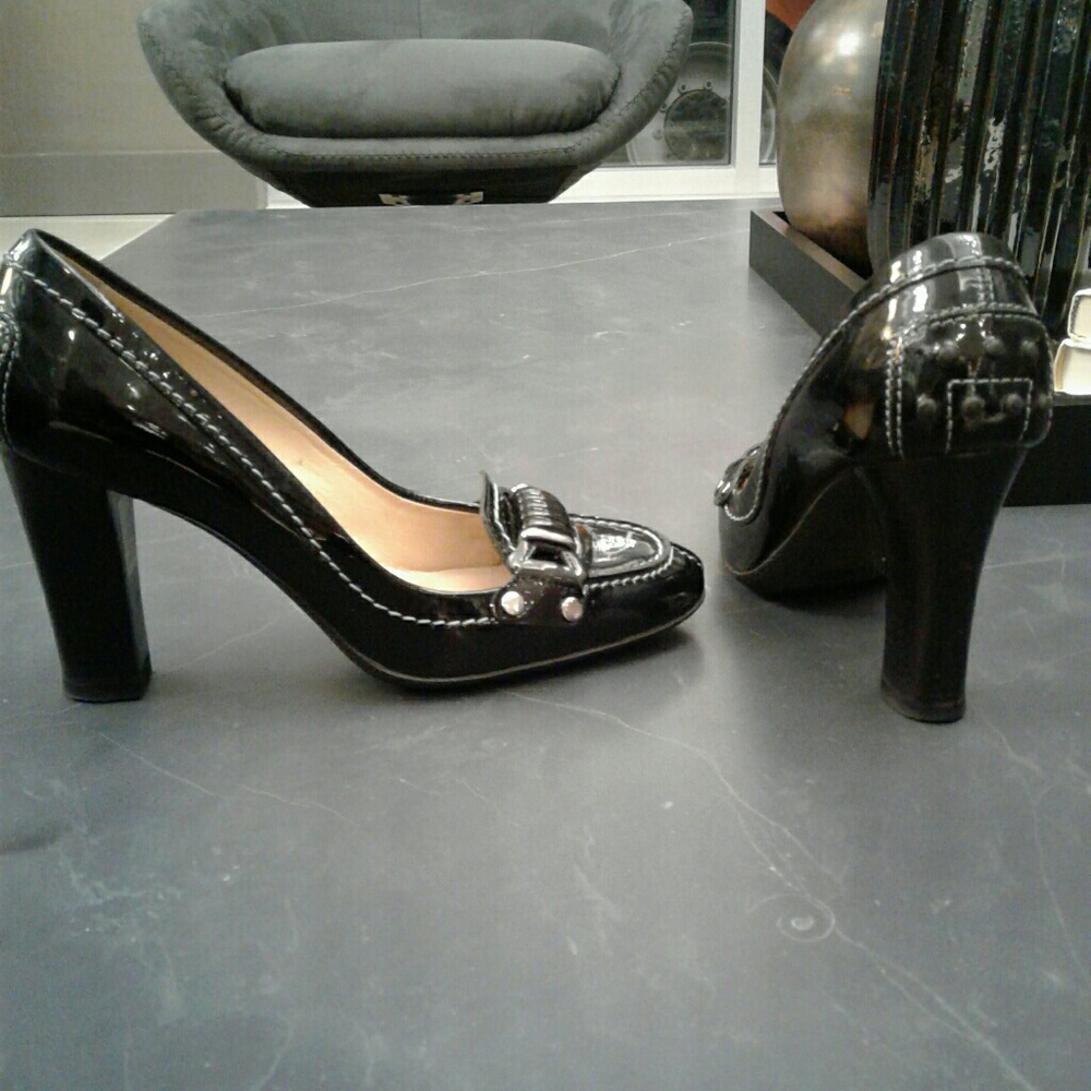 Black Patent leather Tod's pumps